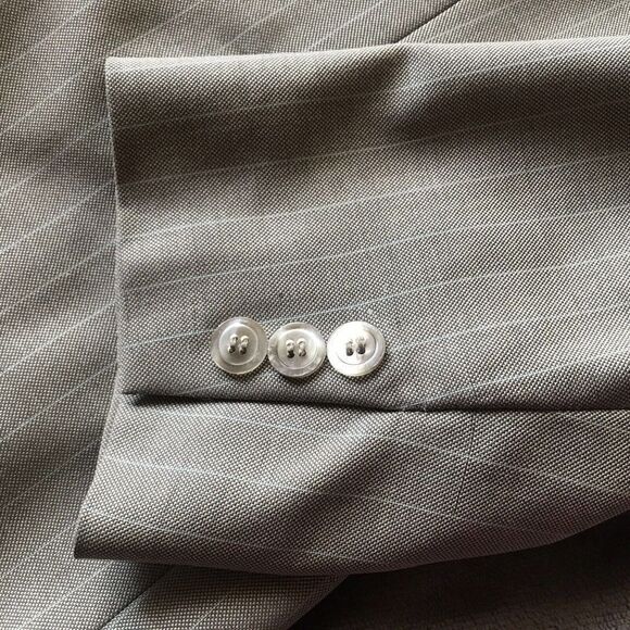 Talbots Wool/Silk Gray PinStriped Blazer 14P Dry Cleaned Pre-Owned - Picture 5 of 8